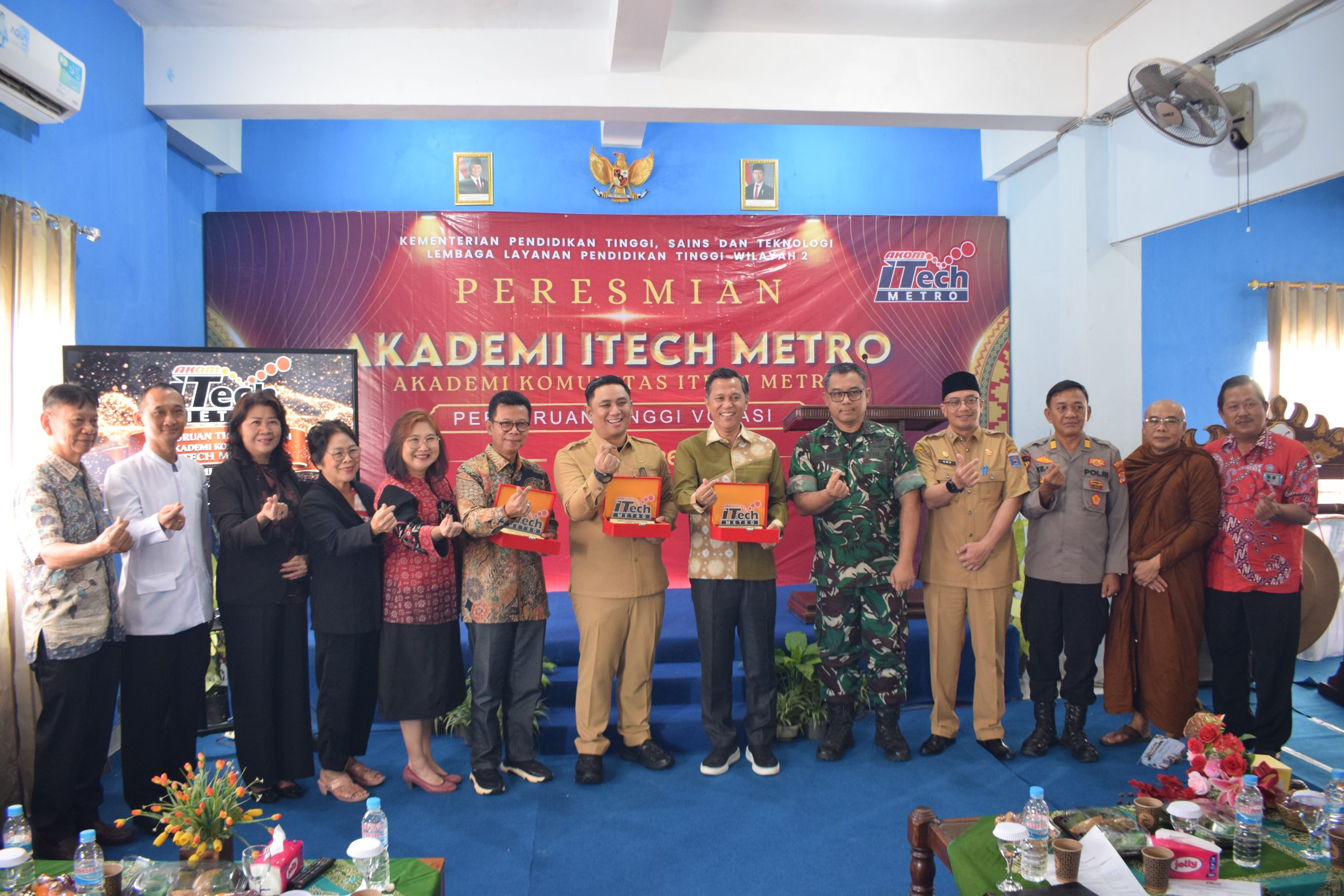 Peresmian perguruan tinggi vokasi akom itech metro